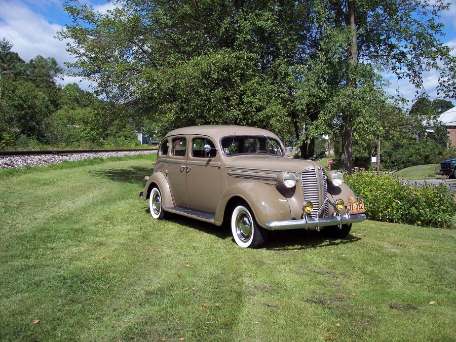  Dodge Touring Sedan 1937 года  (фото 1 из 1)